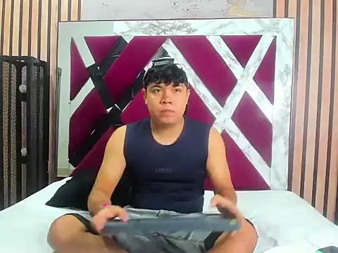 AdrianWalker online show from February 10, 2026, 5:06 am