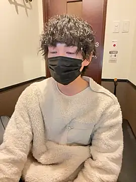 Snapshot of --ha-ru-- chatting on February 18, 2026, 8:44 am --ha-ru-- online show from February 18, 2026, 8:44 am