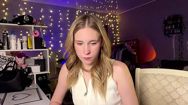 Snapshot of amily_sunray chatting on March 15, 2026, 2:46 pm amily sunray online show from March 15, 2026, 2:46 pm