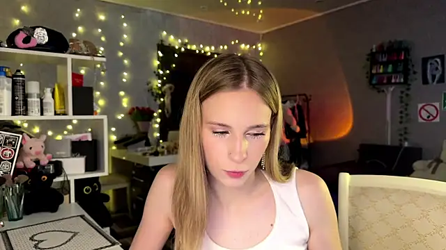 Snapshot of amily_sunray chatting on March 22, 2026, 2:29 pm amily sunray online show from March 22, 2026, 2:29 pm