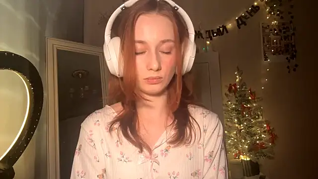 Snapshot of CordeliaEll chatting on February 17, 2026, 7:49 am CordeliaEll online show from February 17, 2026, 7:49 am