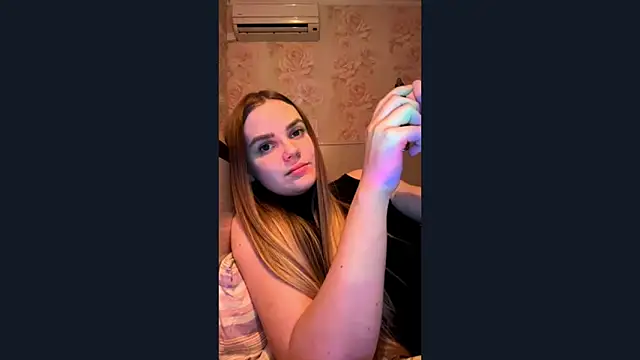 DyanSettlemyre online show from February 11, 2026, 10:42 pm