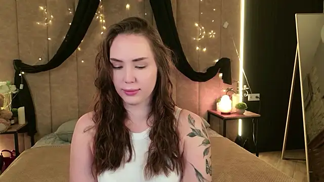 Arielle Vade online show from May 19, 2026, 5:25 am