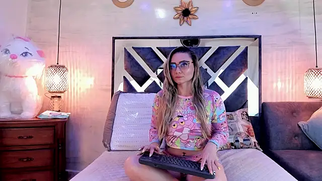 annie vega17  online show from April 19, 2026, 1:28 am