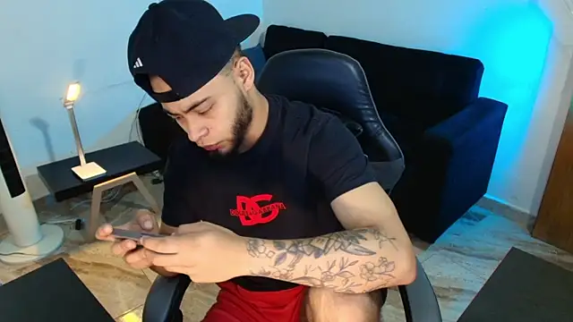 Snapshot of Xanderstone00 chatting on March 19, 2026, 1:33 pm Xanderstone00 online show from March 19, 2026, 1:33 pm