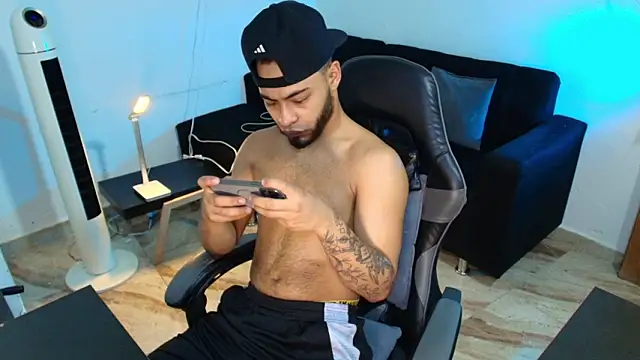 Snapshot of Xanderstone00 chatting on March 20, 2026, 5:14 pm Xanderstone00 online show from March 20, 2026, 5:14 pm