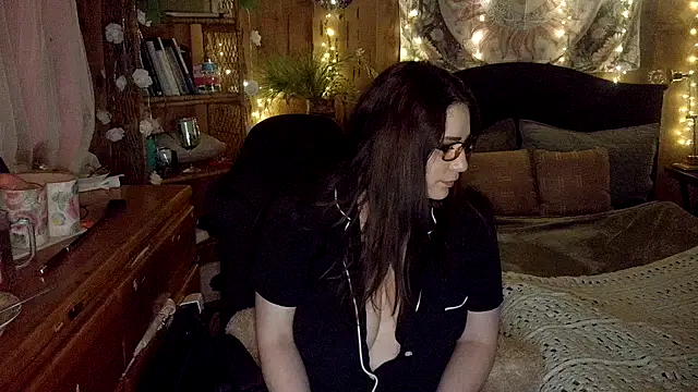 Snapshot of VelvetBrunetteXo chatting on March 21, 2026, 10:31 am VelvetBrunetteXo online show from March 21, 2026, 10:31 am