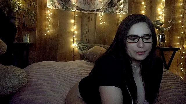 Snapshot of VelvetBrunetteXo chatting on March 27, 2026, 2:42 am VelvetBrunetteXo online show from March 27, 2026, 2:42 am