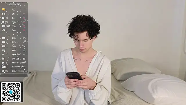 moon Gloww online show from February 12, 2026, 5:07 am