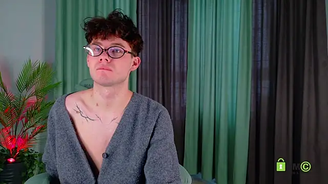 moon Gloww online show from March 24, 2026, 1:49 am