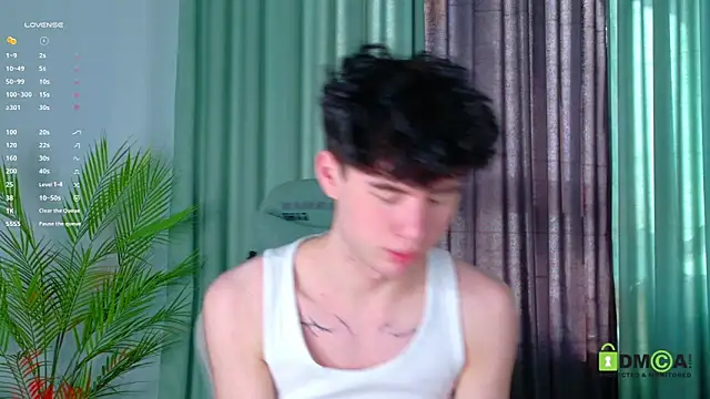 moon Gloww online show from April 1, 2026, 2:13 am