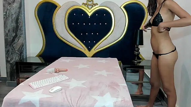 LinaSalazar online show from February 16, 2026, 7:23 pm