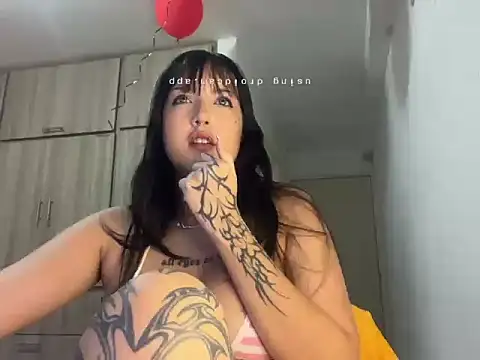 Snapshot of babyval3n chatting on February 14, 2026, 2:23 am babyval3n online show from February 14, 2026, 2:23 am