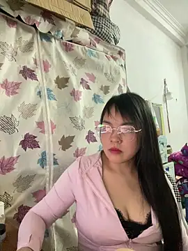 Snapshot of Strawberry-wet chatting on March 14, 2026, 12:44 pm Strawberry-wet online show from March 14, 2026, 12:44 pm