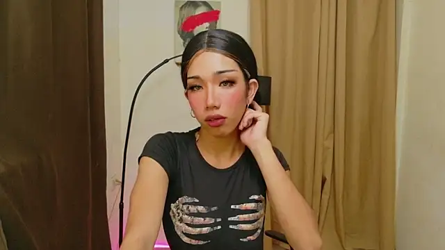 Snapshot of Queenoflustx chatting on May 13, 2026, 1:51 pm Queenoflustx online show from May 13, 2026, 1:51 pm