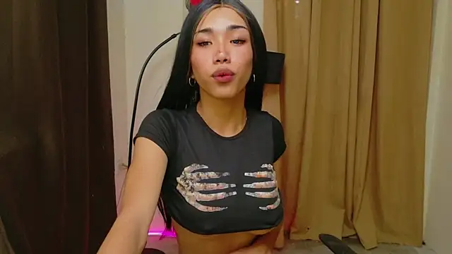 Queenoflustx online show from May 12, 2026, 11:33 pm