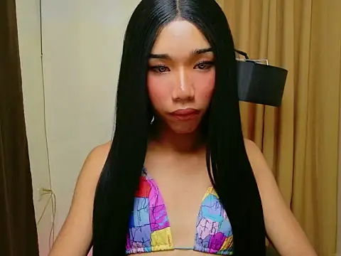 Queenoflustx online show from May 7, 2026, 1:10 am