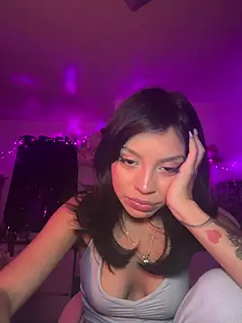 witchyelaine online show from February 14, 2026, 5:51 am