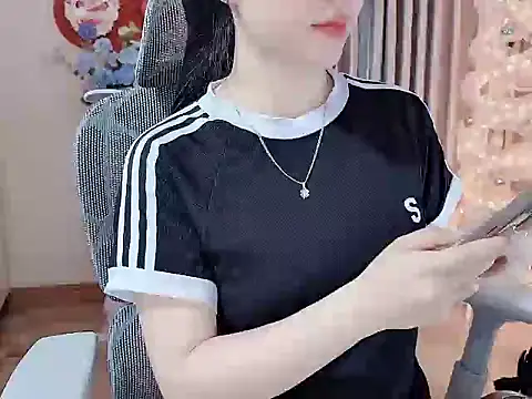 Agnelyn    online show from April 29, 2026, 11:14 am
