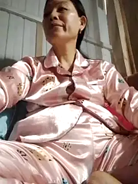 Snapshot of Kiss_love2 chatting on June 8, 2026, 1:28 am Kiss love2 online show from June 8, 2026, 1:28 am