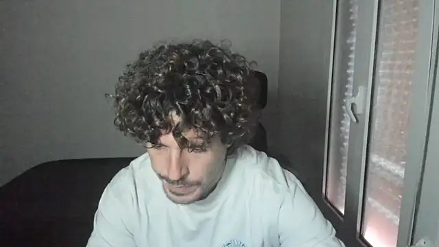 Snapshot of joaquin420_hot chatting on March 25, 2026, 6:46 am joaquin420 hot online show from March 25, 2026, 6:46 am