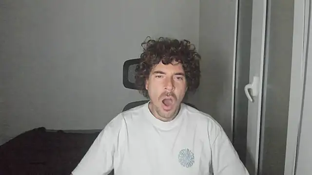 Snapshot of joaquin420_hot chatting on March 14, 2026, 3:23 am joaquin420 hot online show from March 14, 2026, 3:23 am