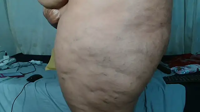 Sweet-Bella17 online show from April 24, 2026, 5:26 pm