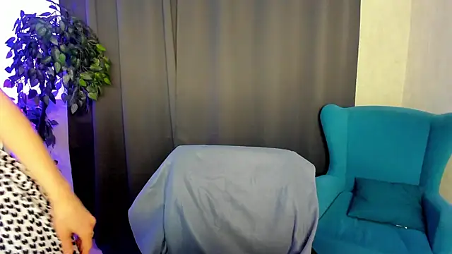 Snapshot of little__isabel chatting on July 6, 2026, 8:10 am little isabel online show from July 6, 2026, 8:10 am