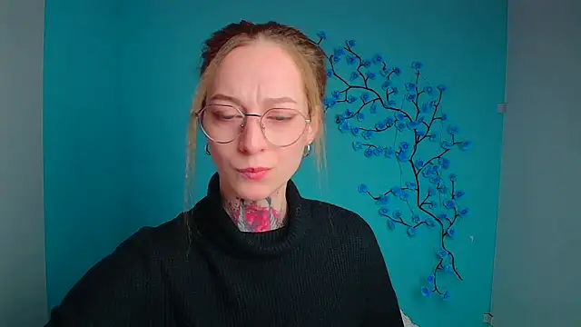 Esmi Winter online show from February 28, 2026, 6:13 am