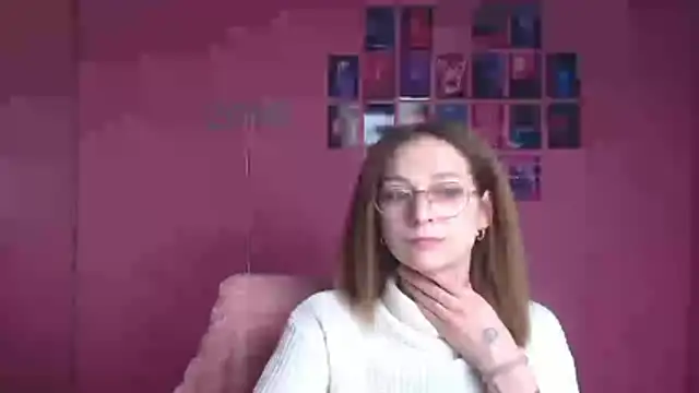 Snapshot of Esmi_Winter chatting on February 13, 2026, 7:19 am Esmi Winter online show from February 13, 2026, 7:19 am