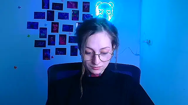 Esmi Winter online show from March 13, 2026, 6:18 am