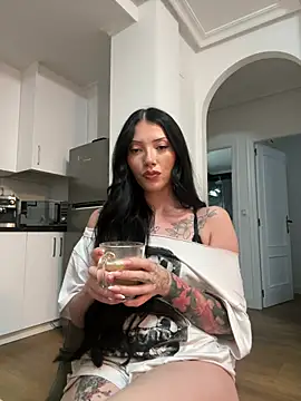 Karmenlovex online show from May 5, 2026, 6:22 pm