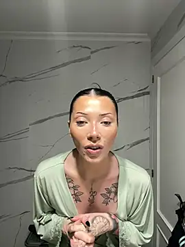 Karmenlovex online show from April 24, 2026, 6:10 pm