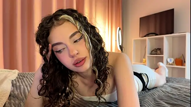 Moonfaairy online show from July 25, 2026, 10:16 pm