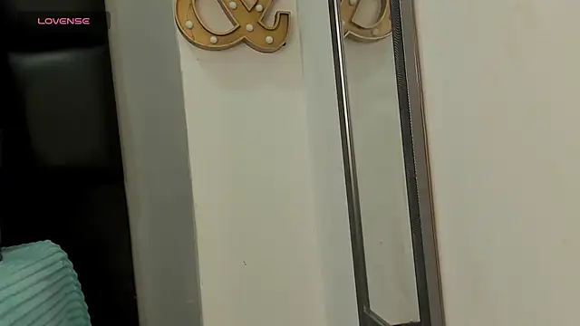 Criistal castro online show from March 6, 2026, 12:00 pm