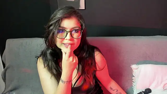 Snapshot of Violette_Blake_ chatting on March 26, 2026, 10:18 pm Violette Blake online show from March 26, 2026, 10:18 pm