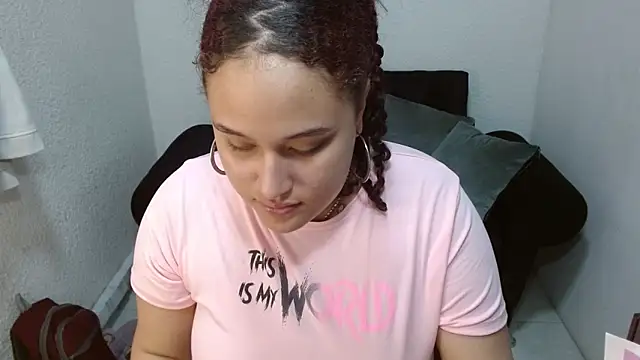 Snapshot of leilanewgirl chatting on March 10, 2026, 12:42 pm leilanewgirl online show from March 10, 2026, 12:42 pm