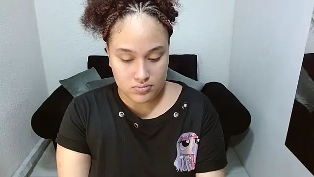 Snapshot of leilanewgirl chatting on March 24, 2026, 12:38 pm leilanewgirl online show from March 24, 2026, 12:38 pm