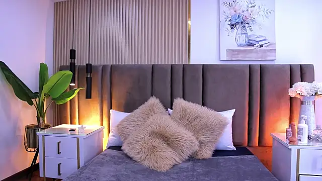 Snapshot of SaraLugo chatting on March 24, 2026, 7:47 pm SaraLugo online show from March 24, 2026, 7:47 pm