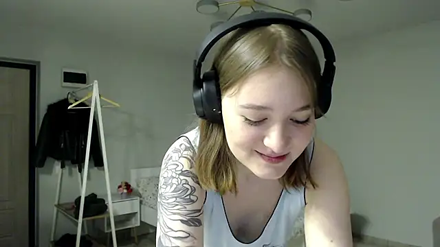 Mirrrra1 online show from February 16, 2026, 7:56 pm