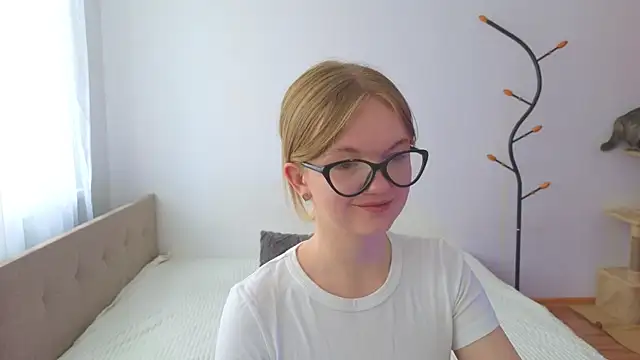 StellaBunny online show from June 5, 2026, 4:39 am