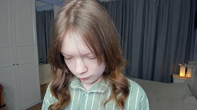 Snapshot of LavenderMitten chatting on March 13, 2026, 5:34 am LavenderMitten online show from March 13, 2026, 5:34 am