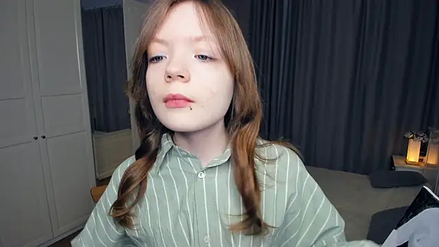 Snapshot of LavenderMitten chatting on February 27, 2026, 5:07 am LavenderMitten online show from February 27, 2026, 5:07 am