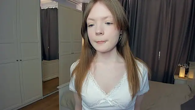 Snapshot of LavenderMitten chatting on March 19, 2026, 10:48 am LavenderMitten online show from March 19, 2026, 10:48 am