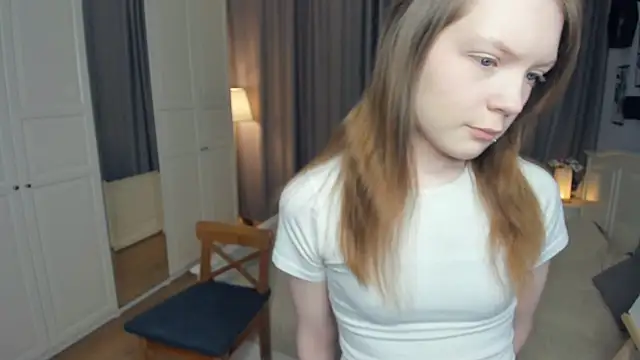 Snapshot of LavenderMitten chatting on March 21, 2026, 8:19 am LavenderMitten online show from March 21, 2026, 8:19 am