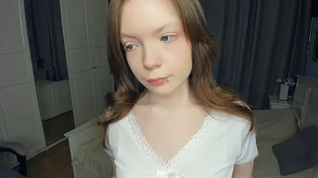 Snapshot of LavenderMitten chatting on April 3, 2026, 5:47 am LavenderMitten online show from April 3, 2026, 5:47 am