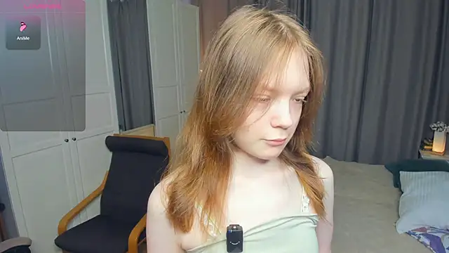 Snapshot of LavenderMitten chatting on June 14, 2026, 5:41 am LavenderMitten online show from June 14, 2026, 5:41 am