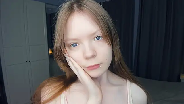 Snapshot of LavenderMitten chatting on April 5, 2026, 5:47 am LavenderMitten online show from April 5, 2026, 5:47 am