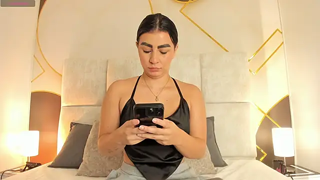 caroo giraldo   online show from April 30, 2026, 12:12 pm