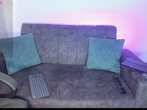 velmoon online show from February 25, 2026, 6:08 pm